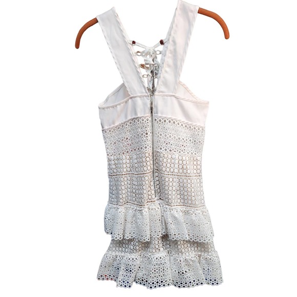 Luxxel Guipure Tiered White Dress M - Picture 2 of 4